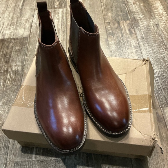 Clarks Other - Clark’s Men's Brown Leather Chelsea Boots Size 8